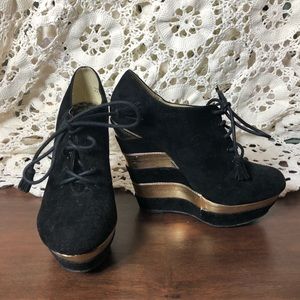 Black and Gold Velvet Wedges